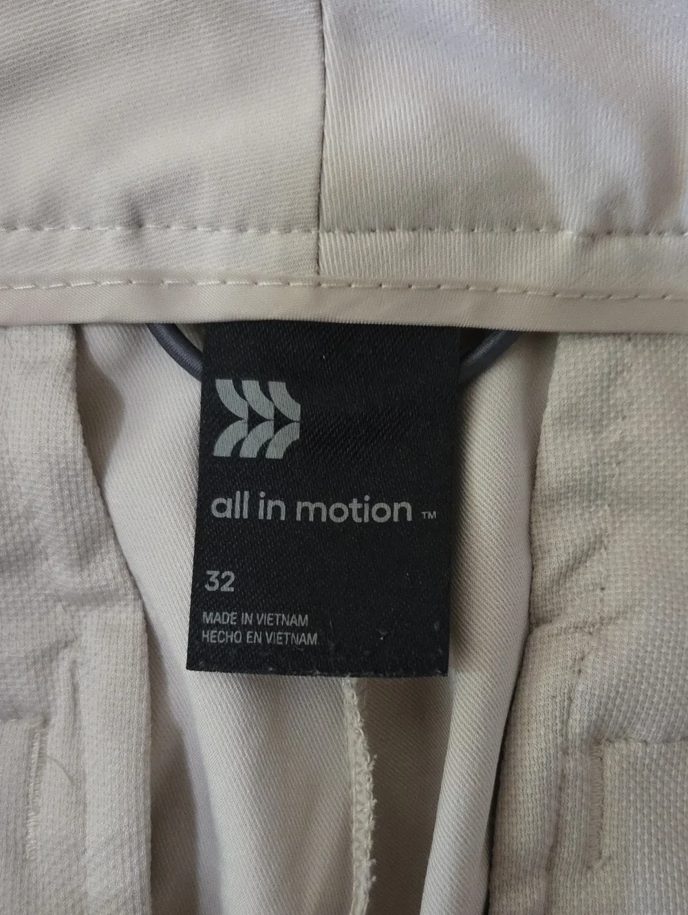 All in Motion Beige Khaki Tech Fabric Golf Shorts Size 32 Classic Preppy Neutral